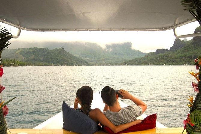 2-hour Private Sunset Cruise - Ukulele music gives the ride its Polynesian character