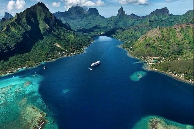 4x4 Moorea Safari Tours : With Hotel transfers - Belvedere Lookout between Moorea’s two bays
