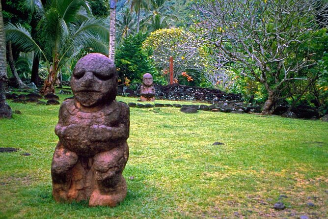 5 Hours Tahiti Island Tour - West and East Coast - Arahurahu Marae begins the cultural side