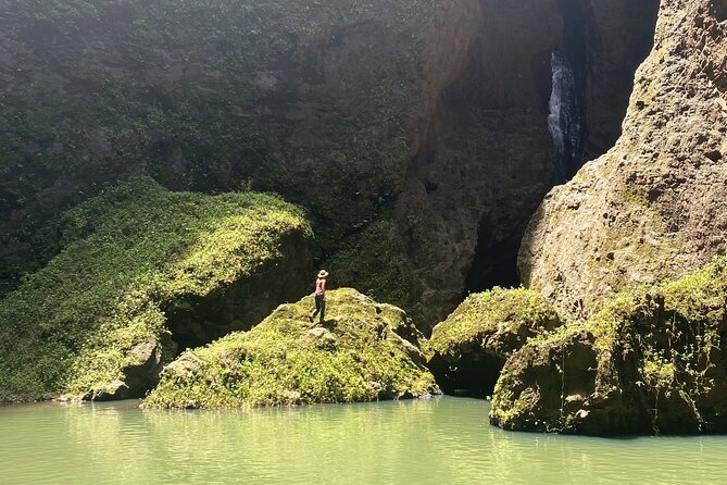Adventurous Escape to Hakaui Valley - 2:30 pm Marquesan artwork and local craft