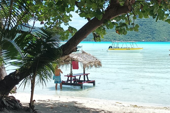 An Immersed Day in Bora Bora with O-sea - Walking beside the ocean