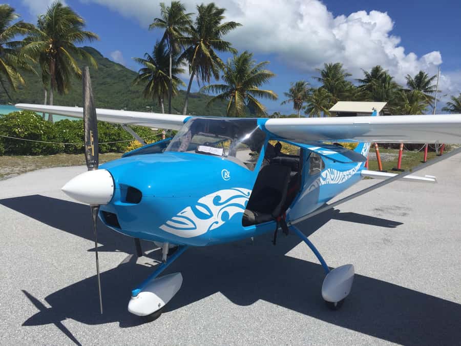 Bora-Bora 30 minutes private flight in light aircraft - Following Bora Bora’s Reef at 400 Meters