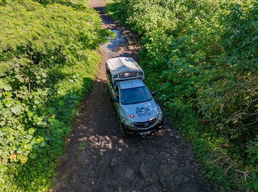 Bora Bora: 4WD History & Culture Tour - A family pareu workshop with a useful local craft