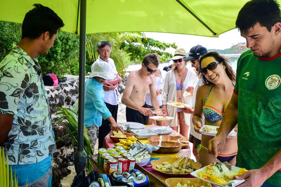 Bora Bora: 4x4 Safari with Snorkelling Combo Tour - The coral garden and its small reef fish