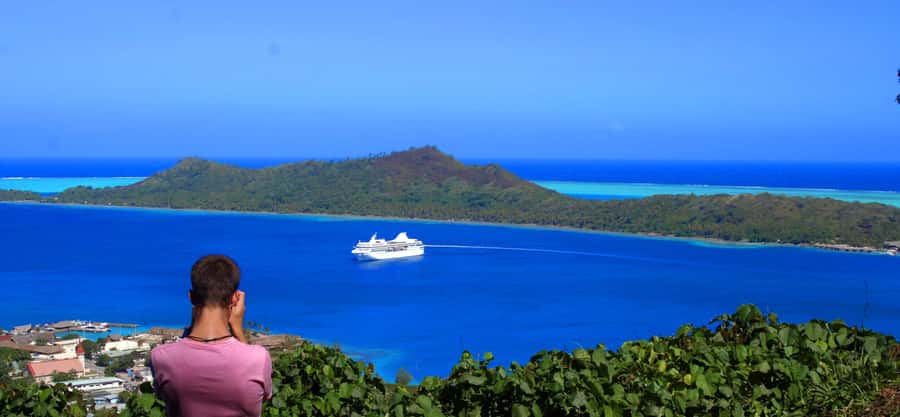 Bora Bora: 4x4 Safari with Snorkelling Combo Tour - A fresh lunch between the two halves