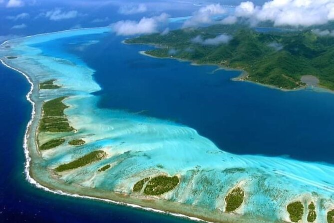 Bora Bora and the Tupai atoll the jewels of the Pacific, 45 min private flight - Tupai’s heart shape from the sky