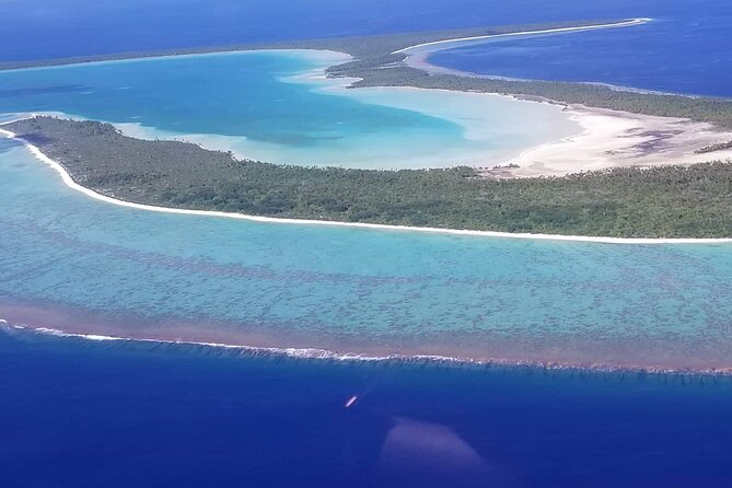 Bora Bora and the Tupai atoll the jewels of the Pacific, 45 min private flight - The first 25 minutes: following Bora Bora’s reef