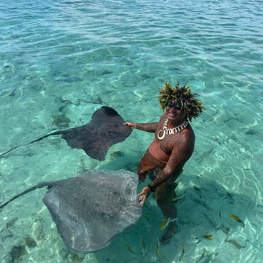 Bora Bora: Blue Lagoon Cruise, Snorkeling and Lunch . - Setting out across Bora Bora’s blue lagoon