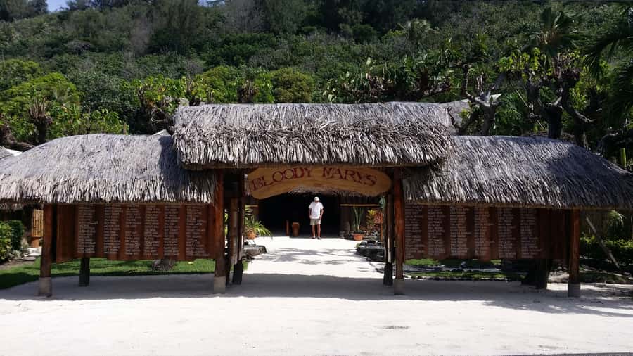 Bora Bora by Land and Sea: 4WD Safari and Snorkel - Matira Point, Faanui Cannon, and Amanahune Bay