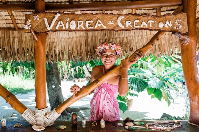 Bora Bora Snorkel Cruise by Polynesian Outrigger Canoe with BBQ Island Lunch - Guides who shape the day