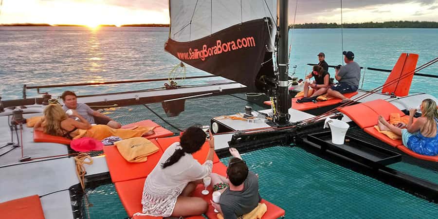 Bora Bora: Sunset Catamaran Cruise with Snacks and Drinks - Clear water and Bora Bora’s dramatic mountain views