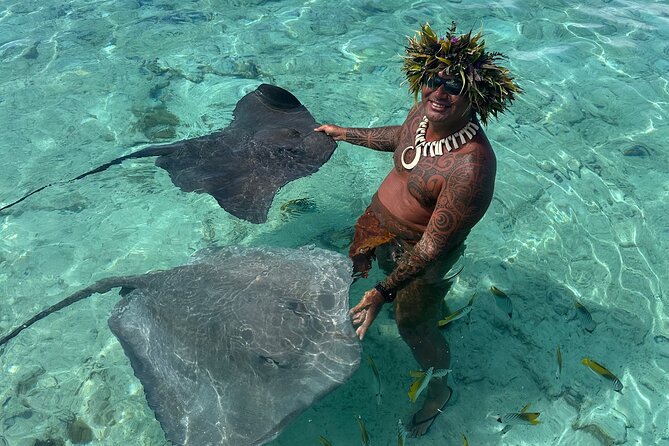 Crazy sea horse Bora Bora Comfortable boat, snorkeling and lunch - Lunch and local shows on a motu