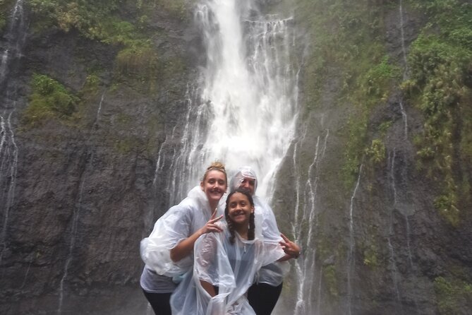 Crossing Island of Tahiti 4x4 Mountain, Waterfall, River, Basins - Waterfalls appear around every turn