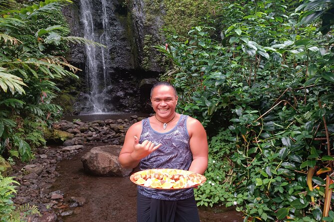 Découvrez le Mana durant la traversée de Tahiti en 4x4 Safari - Lunch, fruit tasting, and the human touch