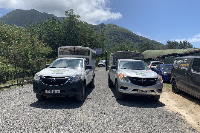 Discovering Moorea from Tahiti in 4x4 with the Ferry Terevau - Belvedere Lookout over Cook’s and Opunohu Bays