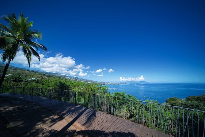 Discovering the emblematic sites of Tahiti - Starting at Carrefour Faaa and getting the day organized