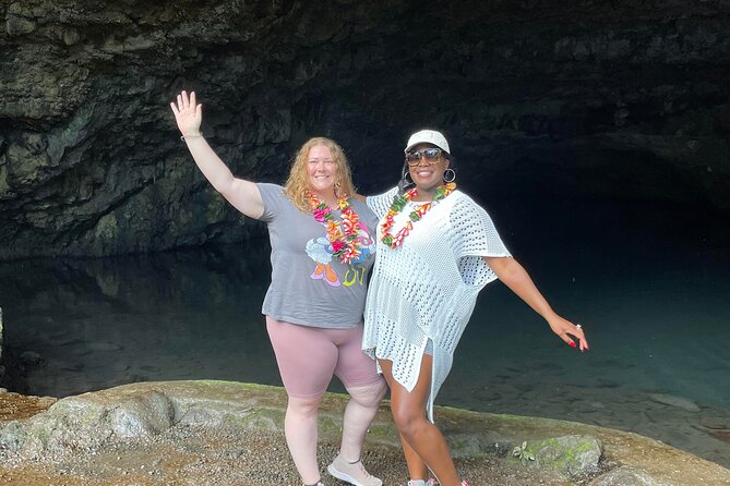 Discovering the emblematic sites of Tahiti - Mara’a Grotto, three caves beside the road