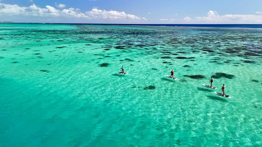 E-Board private tour of Moorea lagoon - Learning the E-Board before heading out