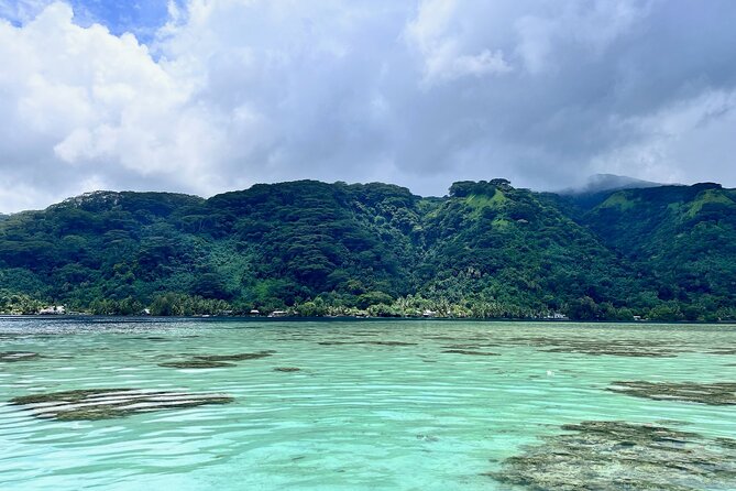 Excursion to discover the authentic Tahiti Peninsula 4:00 - Snorkeling in the lagoon