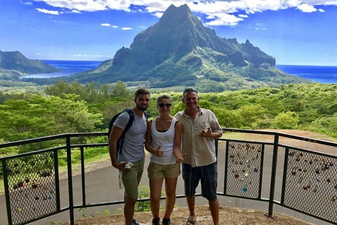 Franckyfranck Tours Moorea - Half day Tours - Manutea Tahiti for juice and pineapple liquor
