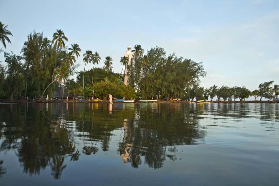 From Papeete: Tahiti Highlights Full-Day Private Tour - A lagoon lunch at the Gauguin restaurant