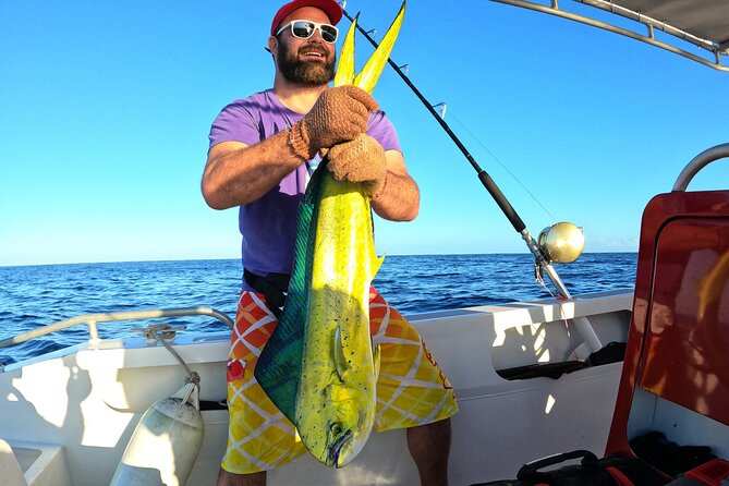 Half-day Big Fishing in Moorea on shared tour - A small shared boat changes the experience
