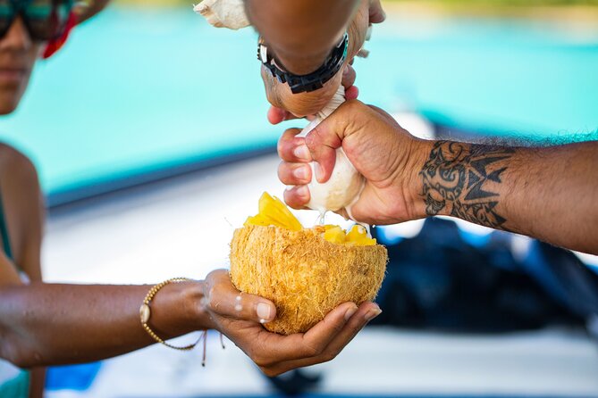 Half Day / Private Lagoon Adventure in Mo'orea - Teoni’s personal touch