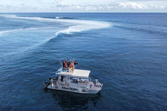 Half-Day Sailing Trip on the Lagoon of Tahiti Comments - The welcome from Thibaut and the crew