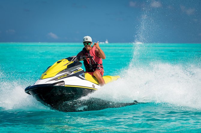 Island jet tour - The mid-route stop near the motu