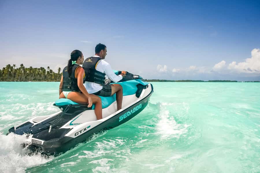 Jet Ski Around Bora Bora - Speed Through Paradise - The motu stop, with coconut cake and fruit