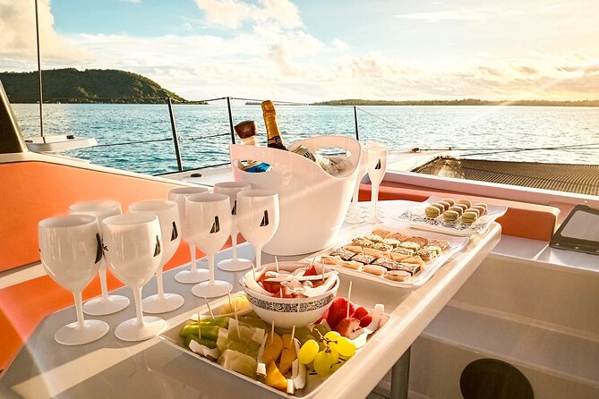 LUXURY PRIVATE Catamaran Bora Bora : Half-Day Trip - Sailing across the lagoon and coral reefs