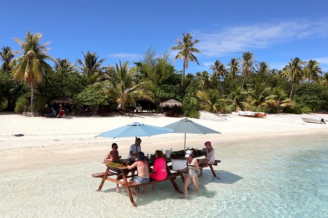LUXURY PRIVATE Catamaran : Full-Day Sail & Polynesian Motu Lunch - Swimming in a scenic bay with rays below