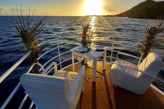 Magical Boat Tour with Underwater Cabin in Bora Bora! - Fruit skewers, drinks, and the small-group feel