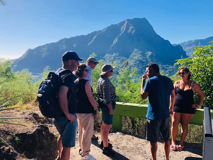 Moorea:4X4 safari excursion between land and sea with lunch - Opunohu Valley brings the island closer