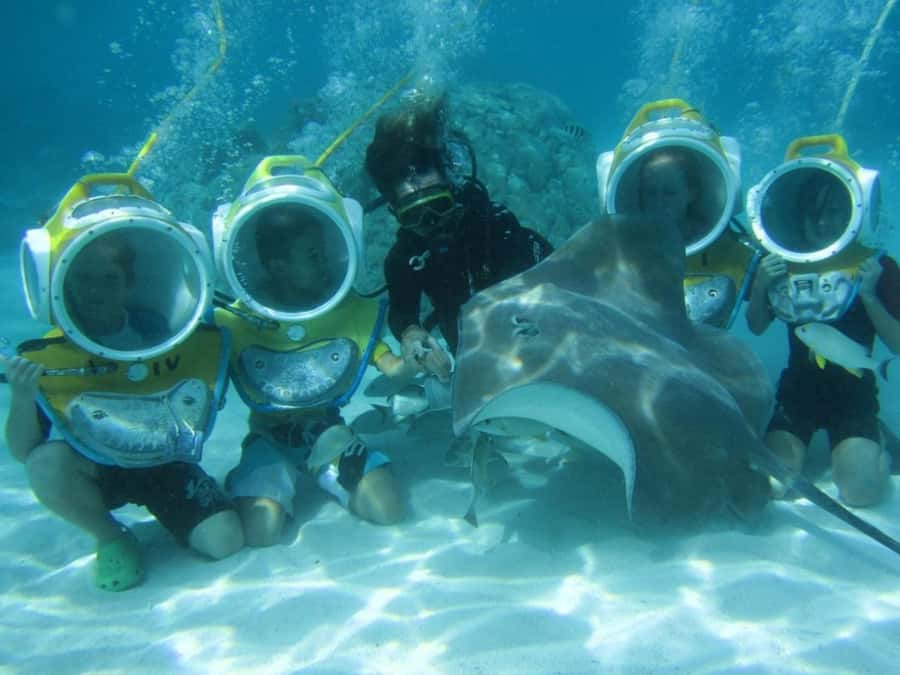 Moorea: Aquablue Helmet Underwater Walking Experience - Learning to use the supplied-air helmet