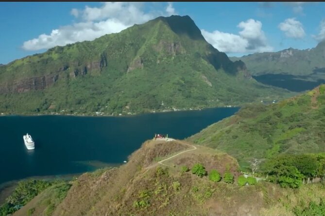 Moorea Cruise Ships: 4x4, Belvedere,Magic Mountain pineaple - Freshwater Eels and a Small Wildlife Surprise