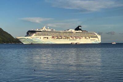 Moorea Cruise Ships: 4×4, Belvedere, Pineapple, & Magic Mountain