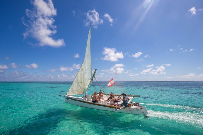 Moorea Discovery Half-day Sailing - A three-hour look at Moorea from the lagoon