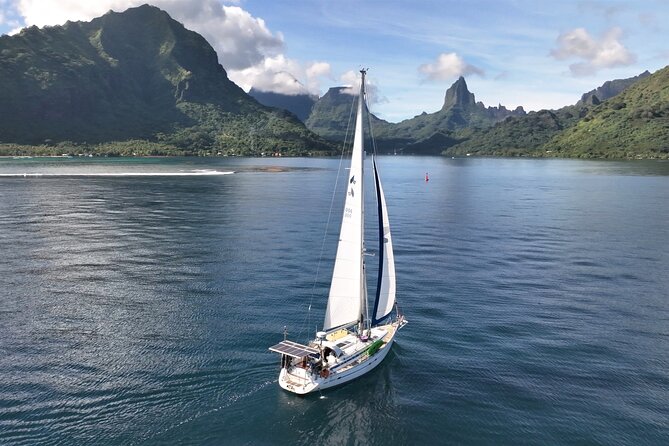 Moorea Discovery Half-day Sailing - Why the small boat matters