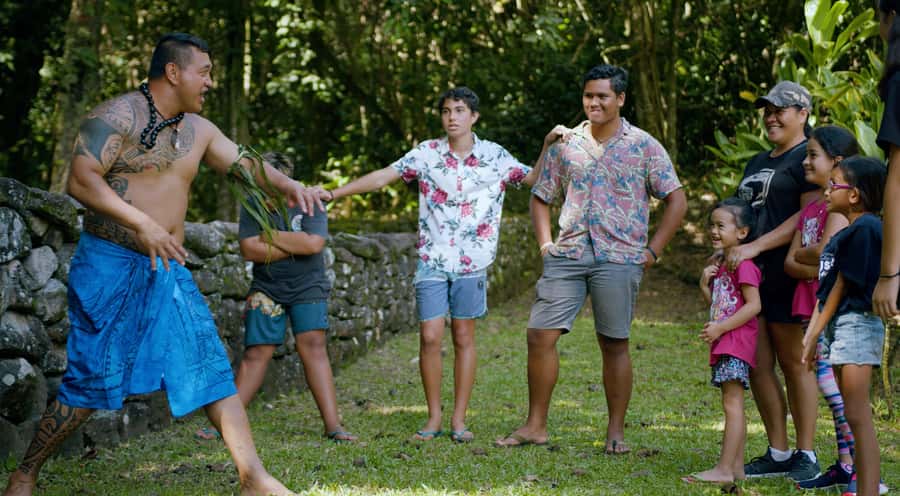 Moorea: Half-Day Open-Air 4WD Safari with Hotel Transfers - The freshwater eels are the odd highlight