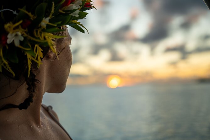 Moorea Sunset Boat Trip - Seeing Moorea’s bays from the yellow boat