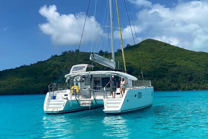 Polynesian atmosphere in Bora Bora Lagoon, Tapas and Cocktail - Who will get the most from this cruise?