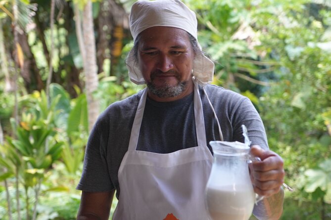 Polynesian culinary experience - Preparing poisson cru and fresh tuna