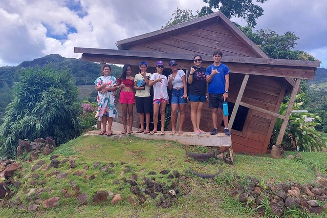 Private and guided visit to Mystery House Raiatea - The pendulum and the arrow