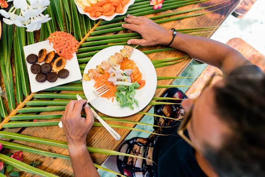 Private Bora Bora Lagoon Snorkel Cruise with BBQ Picnic - A private start from Bora Bora