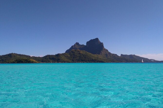 Private Electric Paddle Cruise in Bora Bora - A one-hour route near the coast
