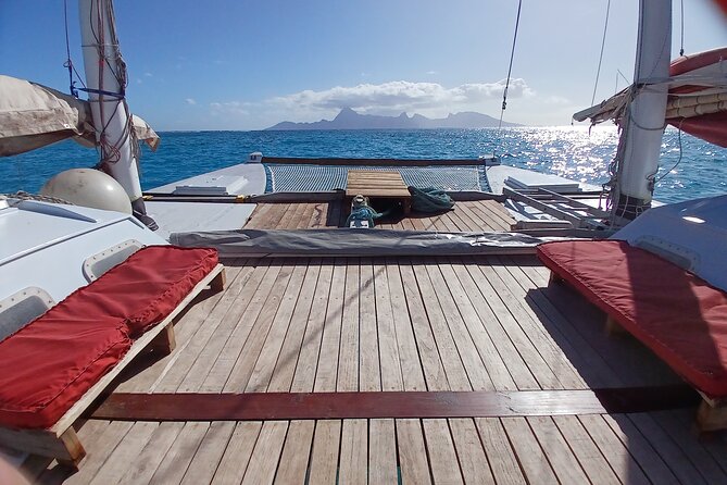 Private Half Day Sailing Excursion on the Lagoon of Tahiti - First stop: wrecks in 10 to 12 meters of water
