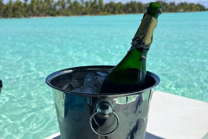 Private Lagoon Tour on a Prestigious Pontoon Boat in Bora Bora - Thomas and the personal service