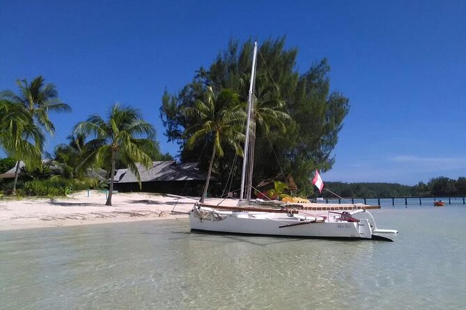 Private Moorea Discovery Half-day Sailing - Setting sail from Moorea’s lagoon