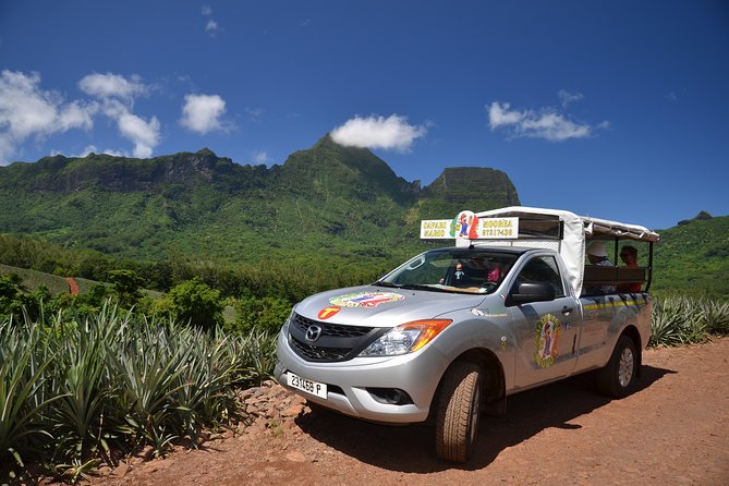 Private Morning Moorea 4WD Tour with Champagne - Magic Mountain and the two-bay view